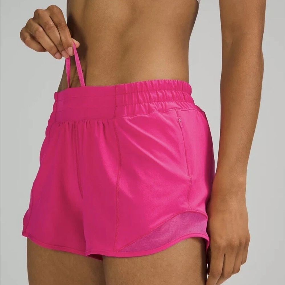 LULULEMON Sonic Pink Hotty Hot Shorts NWT